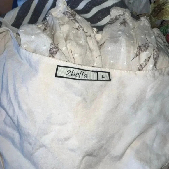 2Bella Long Sleeve V Neck Ruffle Blouse| Large - Picture 2 of 5